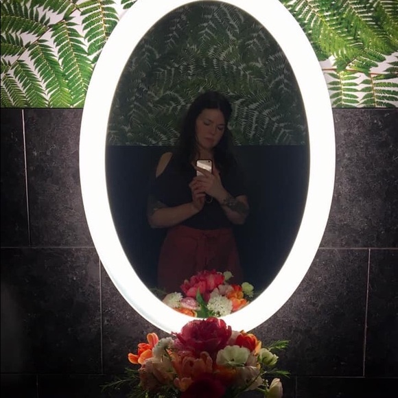 Meet your Posher, Kimberly - Picture 2 of 3